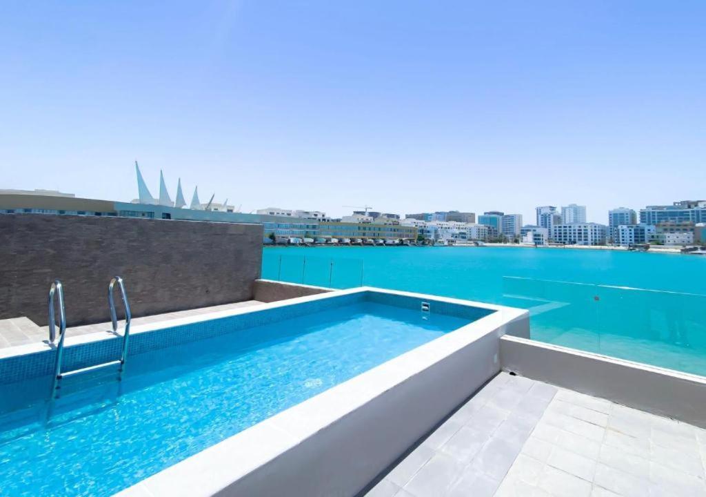 Sea Loft Villas Manama Exterior photo